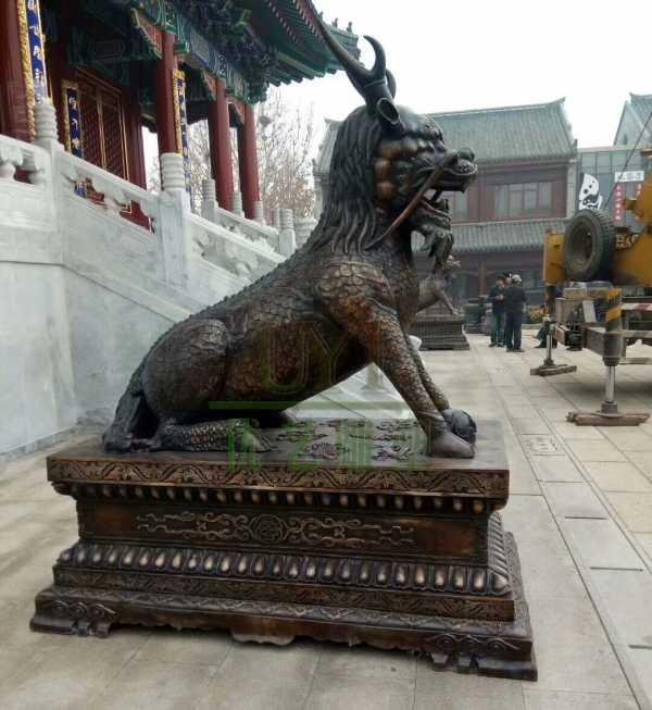 居宗教廟堂之高，擇黃銅麒麟雕塑守業(yè)