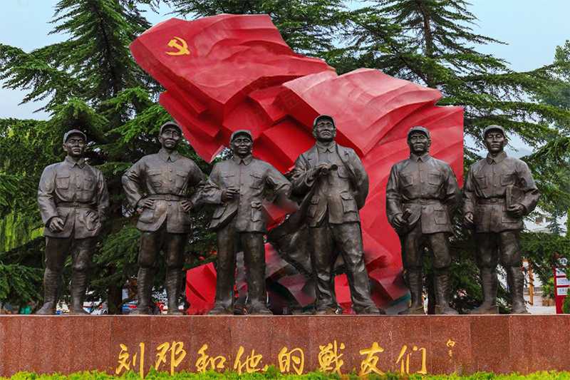 革命人物雕塑，劉鄧和他的戰(zhàn)友們雕像