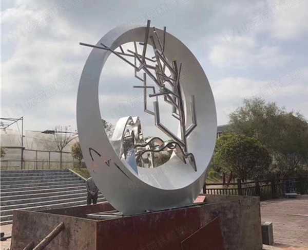 不銹鋼雕塑廠家分析不銹鋼雕塑生銹了怎么辦？