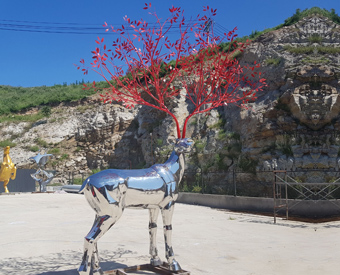 人們?yōu)槭裁聪矚g擺放不銹鋼鹿雕塑？