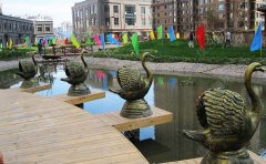 銅雕塑廠家分析銅雕塑選擇應(yīng)該注意哪些問題？